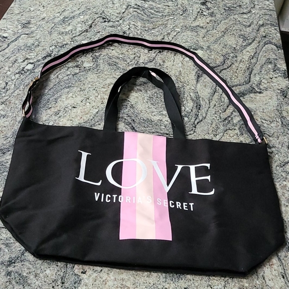Victoria's Secret Handbags - 💖Victoria's Secret NWTs Bag💖